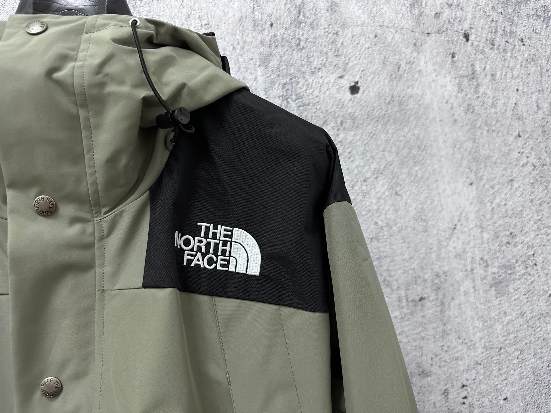 【The North Face】 1990Classic # ZP 。 ZP， 。 ✅ ISO 90（ISO 4） ✅ Gore-tex Breathable ， 。 ✅ ZP。 ， ， ✅ YKK ， 10 ， 。 ， ✅ 1990 MJ TNF 。 GT ， ， 。 ✅GT 。 ✅ 1996 ‼️ Size:XS-2XL